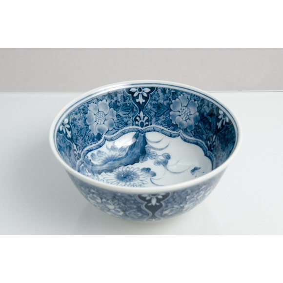 Japanese Vintage Bowl with Blue Floral Pattern - Picture 3 of 4